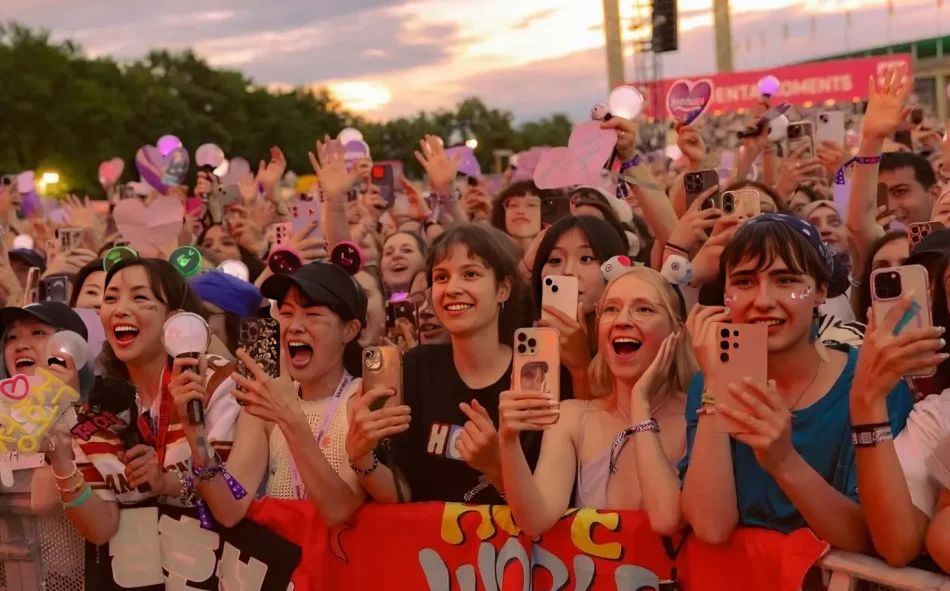  BTS J-Hope Shares Cute Moments with ARMY at Lollapalooza Berlin Mountain 2025